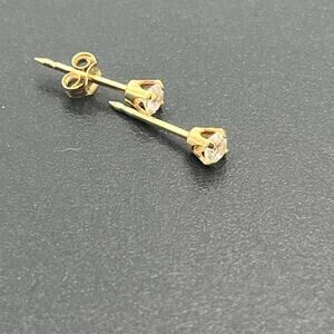 Yellow‎ Gold 14k Marked IIIV Stud Earrings .40 grams
